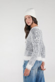 Sueter afelpado cuello en v