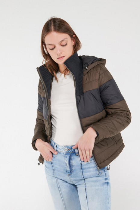 Chaqueta acolchada con capota