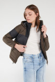 Chaqueta acolchada con capota