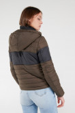 Chaqueta acolchada con capota