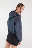 Chaqueta liviana con capota