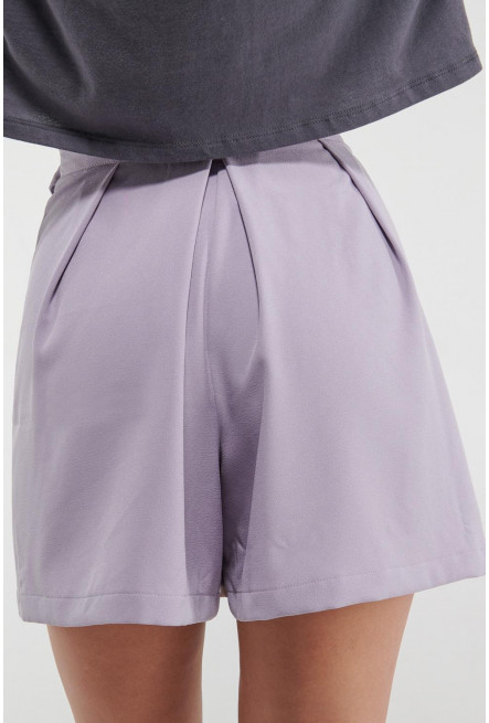 Short con cinturón