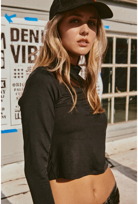 Camiseta Fit manga larga con estampado.