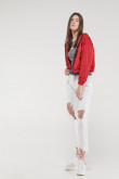Chaqueta liviana con capota