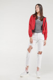 Chaqueta liviana con capota