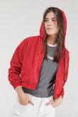 Chaqueta liviana con capota