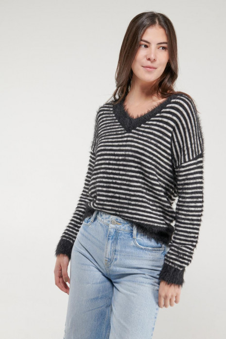 Sueter afelpado cuello en v