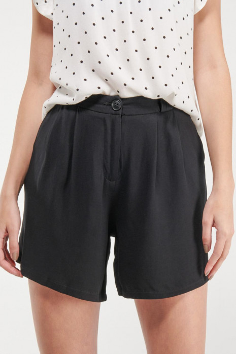 Short botón y bolsillos chinos