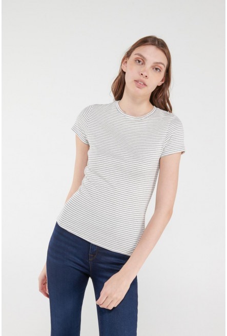 Camiseta básica, manga corta.