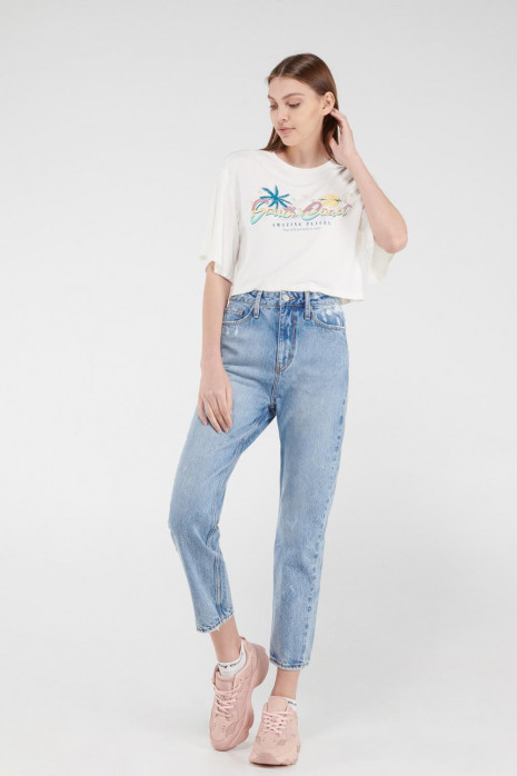Camiseta manga corta con perlas.
