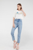 Camiseta manga corta con perlas.
