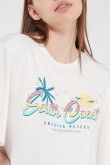 Camiseta manga corta con perlas.