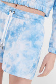 Short tie dye, con bolsillos laterales.