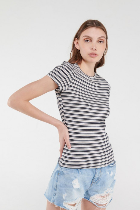 Camiseta básica, manga corta.
