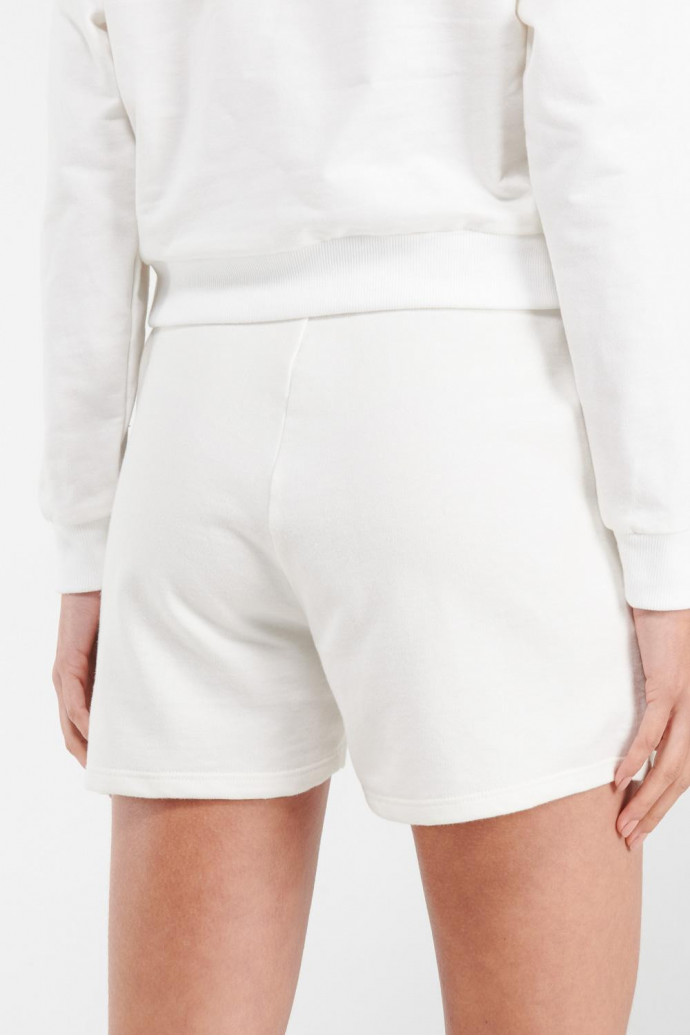 Short unicolor con bolsillos