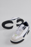 Tenis urbanos con diseño en suela