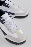 Tenis urbanos con diseño en suela