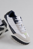 Tenis urbanos con diseño en suela