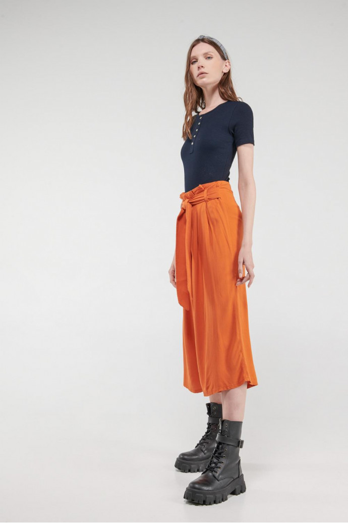 Pantalón culotte con cinturón
