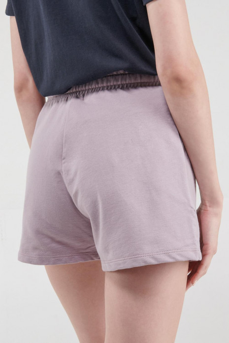Short unicolor con bolsillos