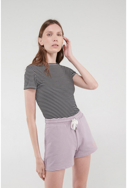 Camiseta básica, manga corta.