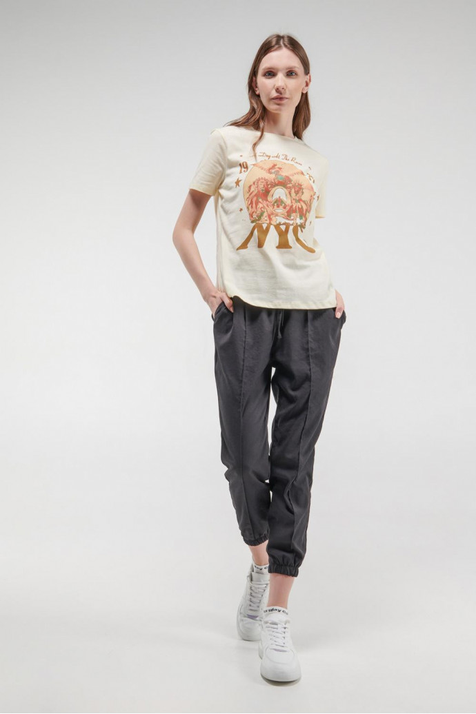 Camiseta manga corta, estampado de Queen.
