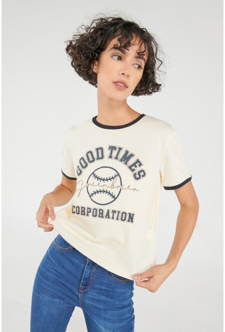 Camiseta con estampado puños en contraste