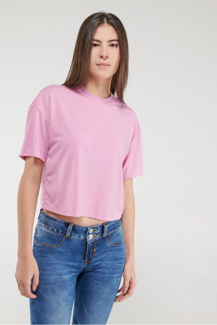 Camiseta, manga corta, cuello redondo, unicolor.