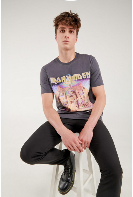 Camiseta manga corta, estampado de Iron Maiden.