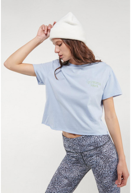 Camiseta manga corta con estampado en frente.