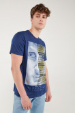 Camiseta básica manga corta estampada.