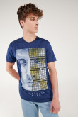 Camiseta básica manga corta estampada.