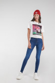 Camiseta manga corta con estampado en frente.