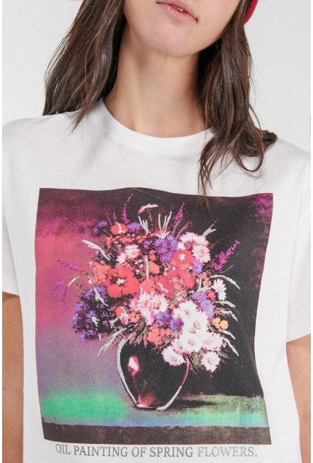 Camiseta manga corta con estampado en frente.