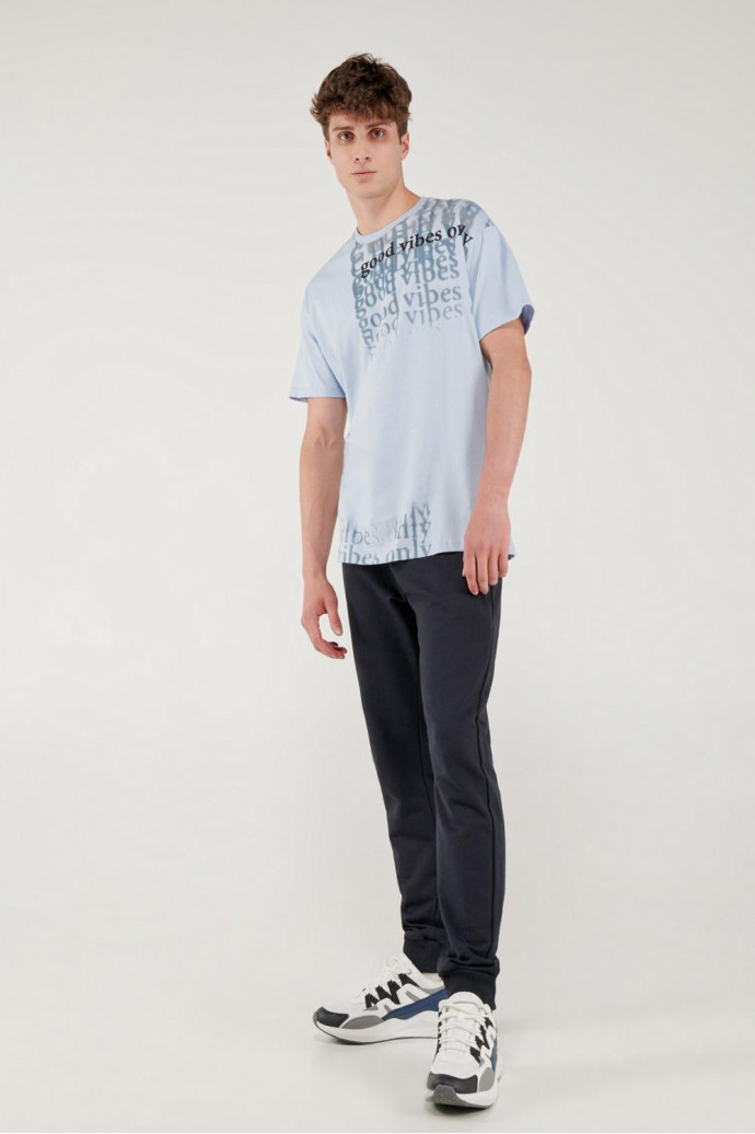 Pantalón jogger azul, con pretina y puños en rib