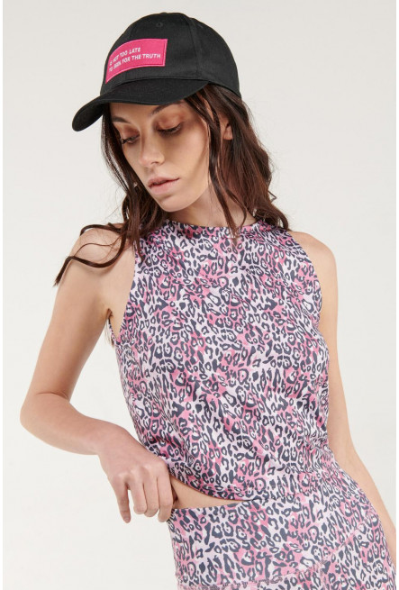 Camiseta Fit, manga sisa, cuello redondo.