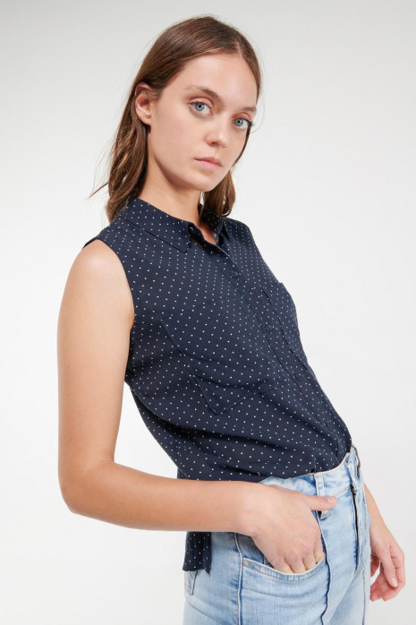 Blusa estampada sin manga
