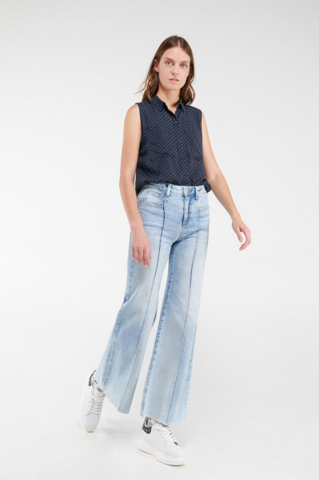 Blusa estampada sin manga