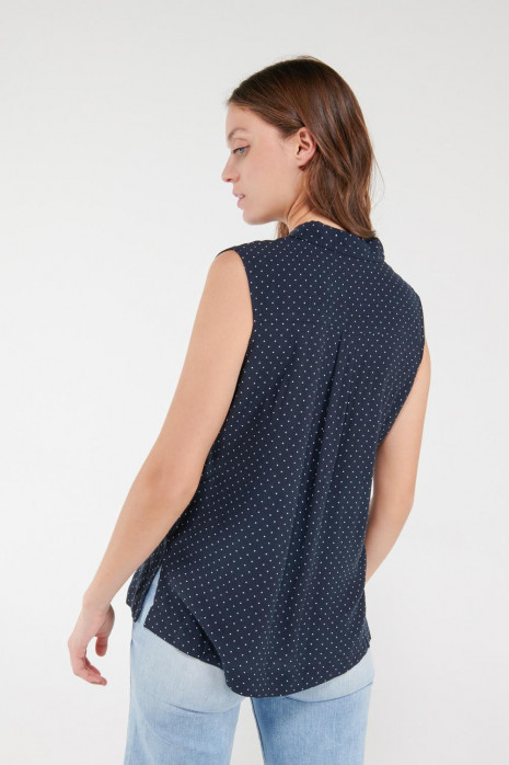 Blusa estampada sin manga