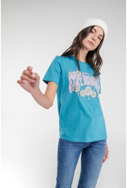 Camiseta manga corta con estampado en frente.