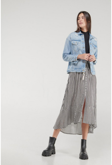 Chaqueta jean rotos.