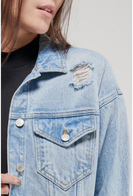Chaqueta jean rotos.