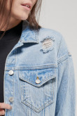 Chaqueta jean rotos.