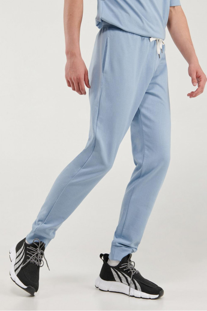 Pantalon jogger con pretina y puños en rib, estampado localizado