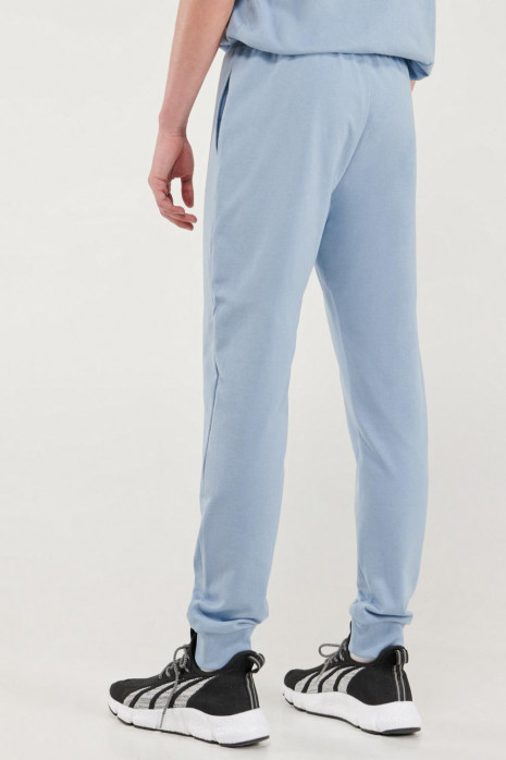 Pantalon jogger con pretina y puños en rib, estampado localizado