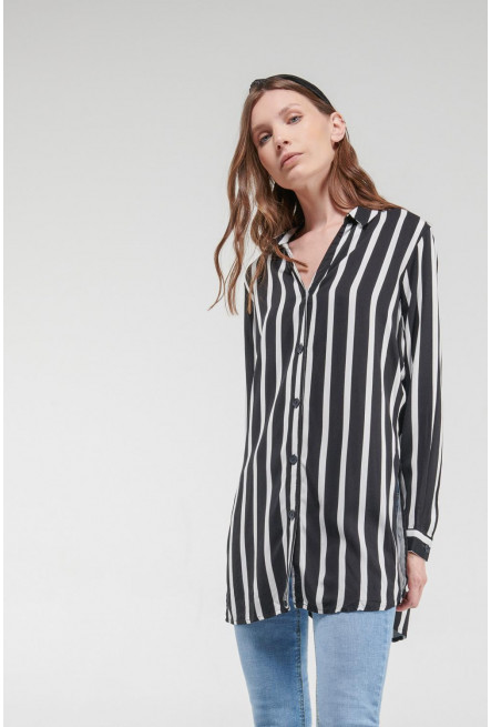Blusa a rayas, aberturas en costado