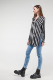 Blusa a rayas, aberturas en costado