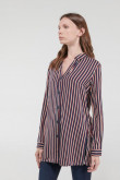 Blusa a rayas, aberturas en costado