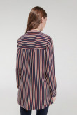 Blusa a rayas, aberturas en costado