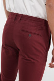 Pantalón unicolor tipo chino super slim